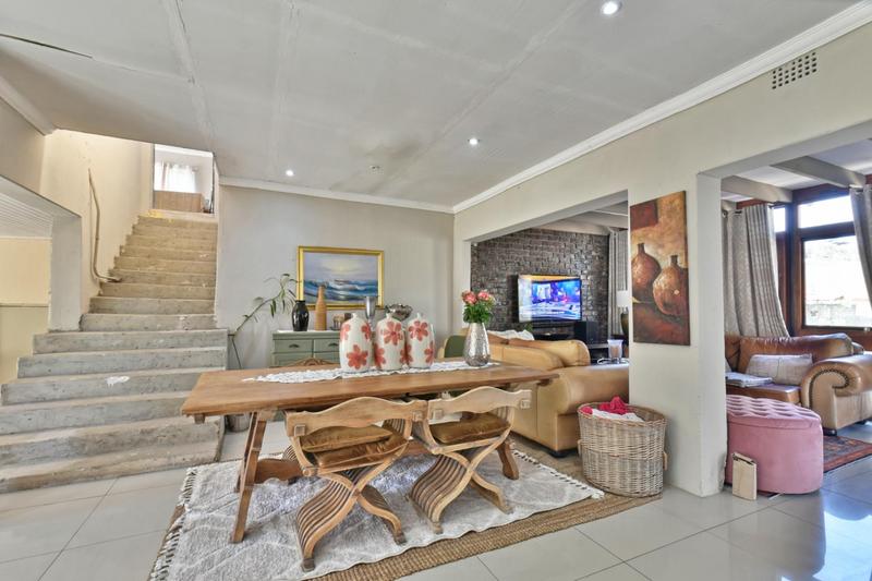 4 Bedroom Property for Sale in Mondeor Gauteng