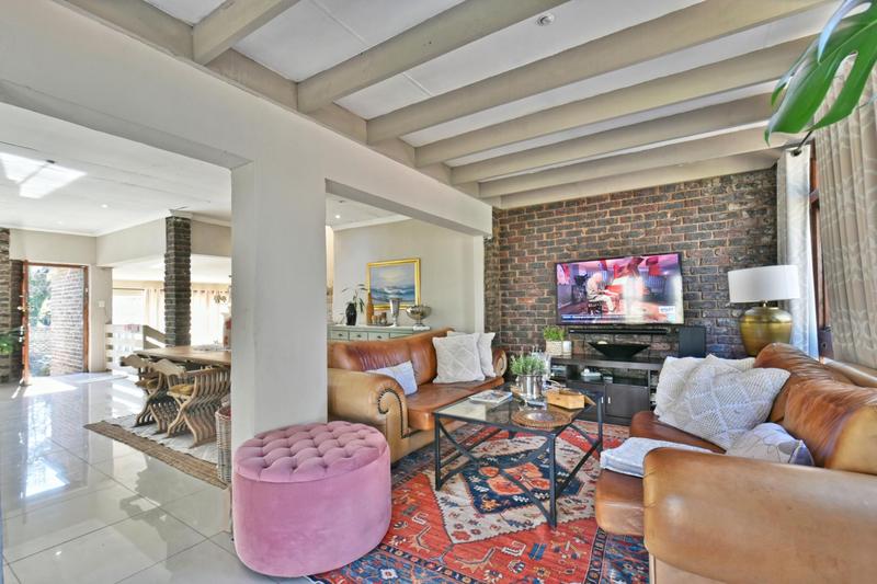 4 Bedroom Property for Sale in Mondeor Gauteng