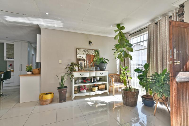 4 Bedroom Property for Sale in Mondeor Gauteng
