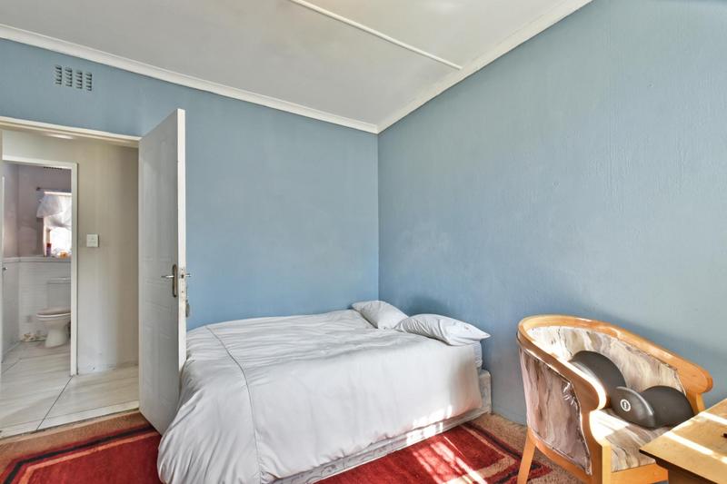 4 Bedroom Property for Sale in Mondeor Gauteng