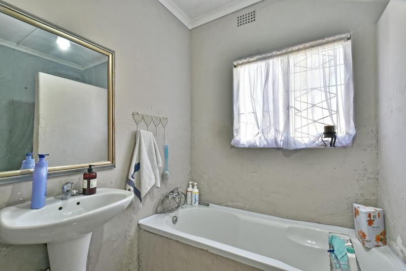 4 Bedroom Property for Sale in Mondeor Gauteng