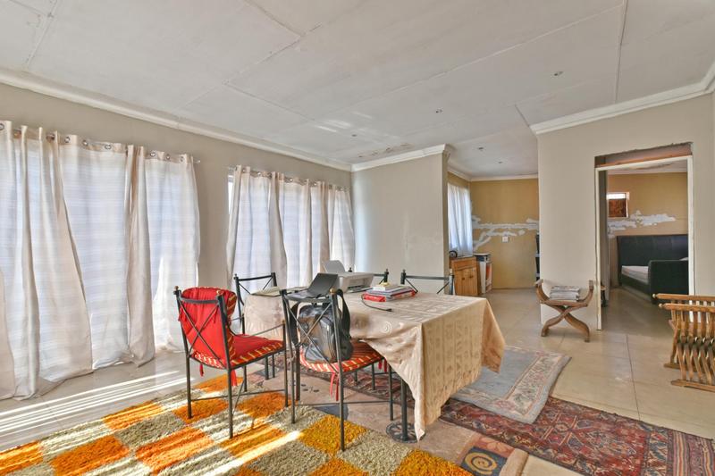 4 Bedroom Property for Sale in Mondeor Gauteng