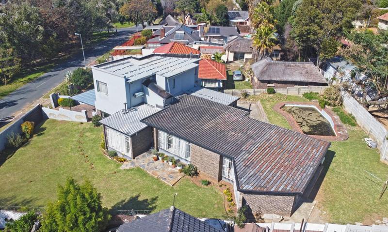 4 Bedroom Property for Sale in Mondeor Gauteng