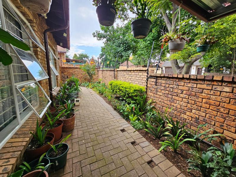 3 Bedroom Property for Sale in Glen Marais Gauteng