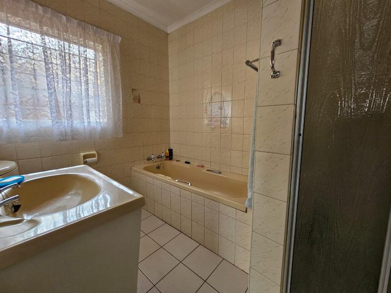 3 Bedroom Property for Sale in Glen Marais Gauteng
