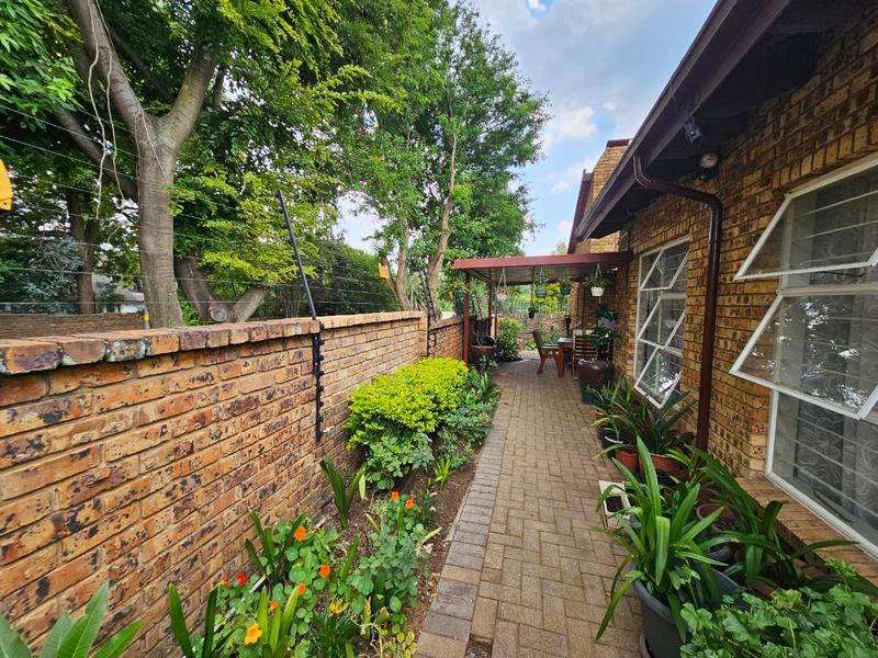 3 Bedroom Property for Sale in Glen Marais Gauteng