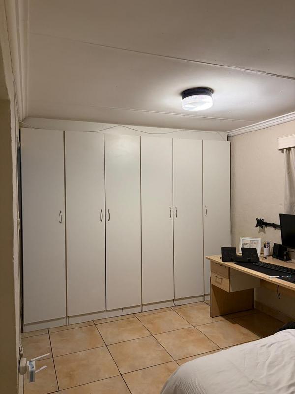 1 Bedroom Property for Sale in Suideroord Gauteng