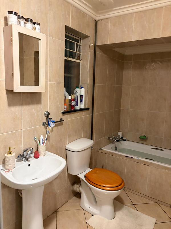 1 Bedroom Property for Sale in Suideroord Gauteng