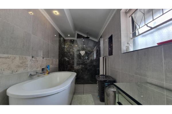 4 Bedroom Property for Sale in Bramley North Gauteng