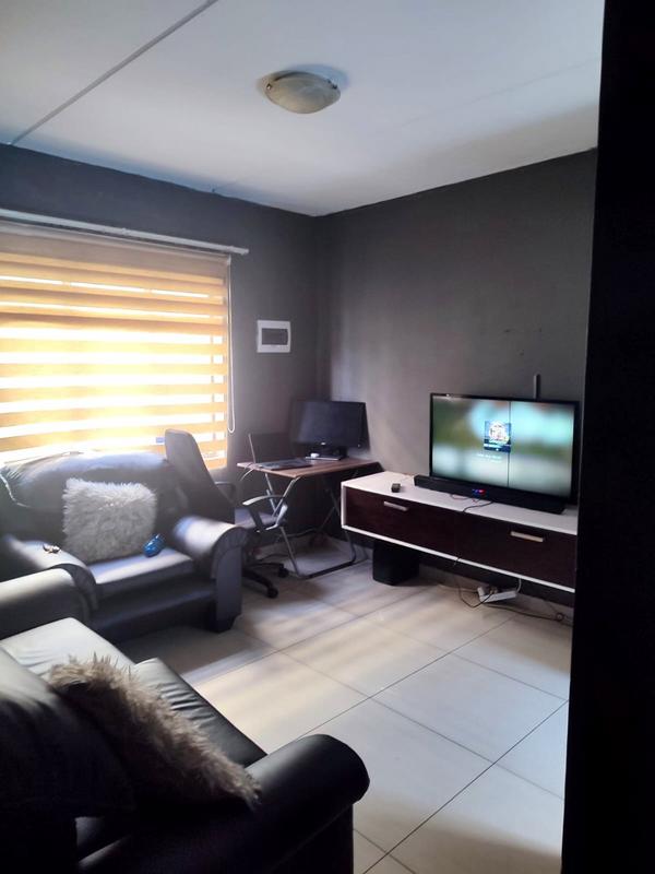 2 Bedroom Property for Sale in Fleurhof Gauteng