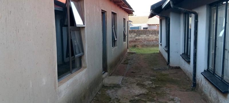 3 Bedroom Property for Sale in Protea Glen Gauteng