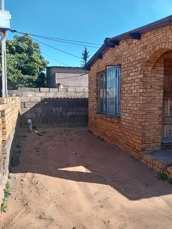 2 Bedroom Property for Sale in Tshepisong Gauteng
