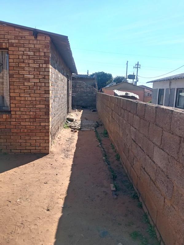2 Bedroom Property for Sale in Tshepisong Gauteng