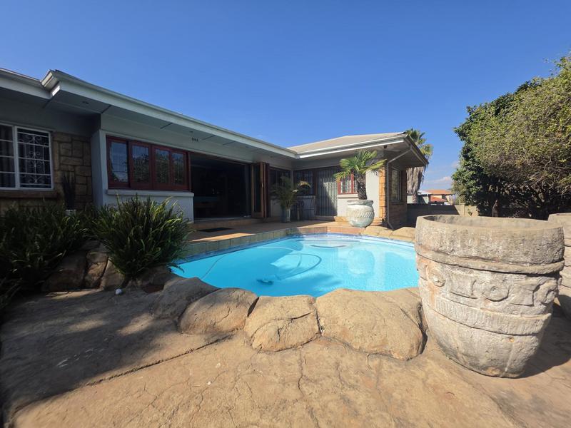 3 Bedroom Property for Sale in South Crest Gauteng
