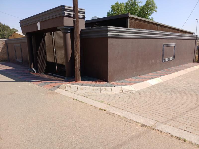 2 Bedroom Property for Sale in Durban Roodepoort Deep Gauteng