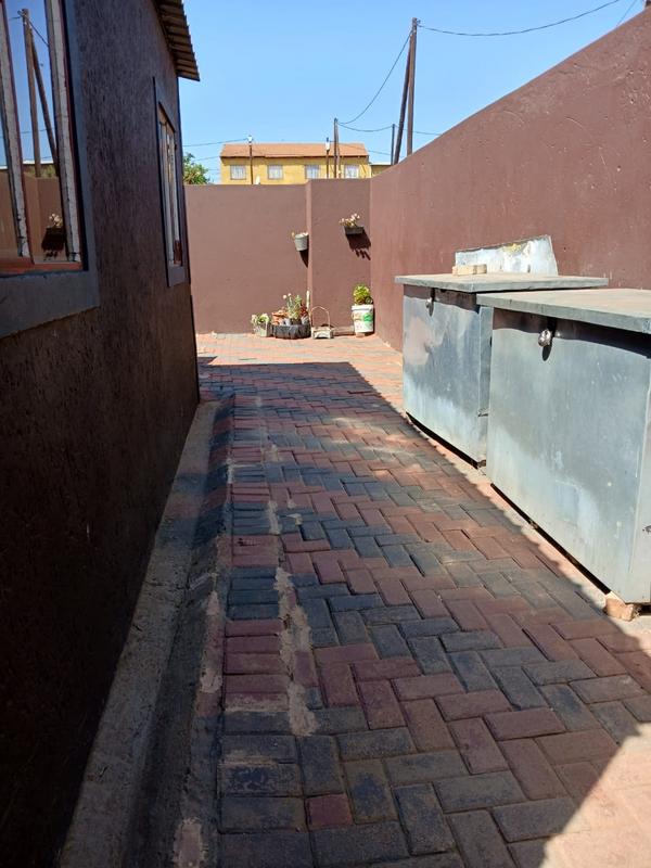 2 Bedroom Property for Sale in Durban Roodepoort Deep Gauteng