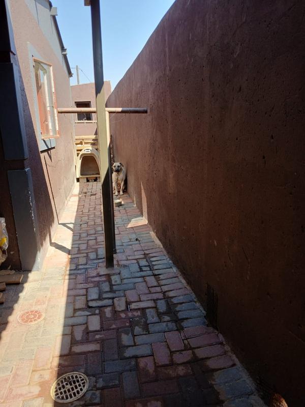 2 Bedroom Property for Sale in Durban Roodepoort Deep Gauteng