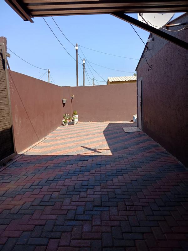 2 Bedroom Property for Sale in Durban Roodepoort Deep Gauteng