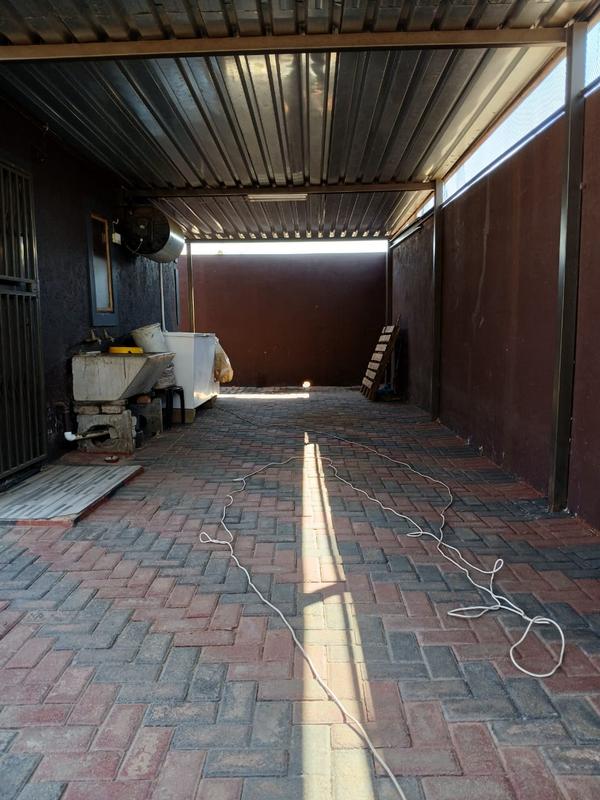 2 Bedroom Property for Sale in Durban Roodepoort Deep Gauteng