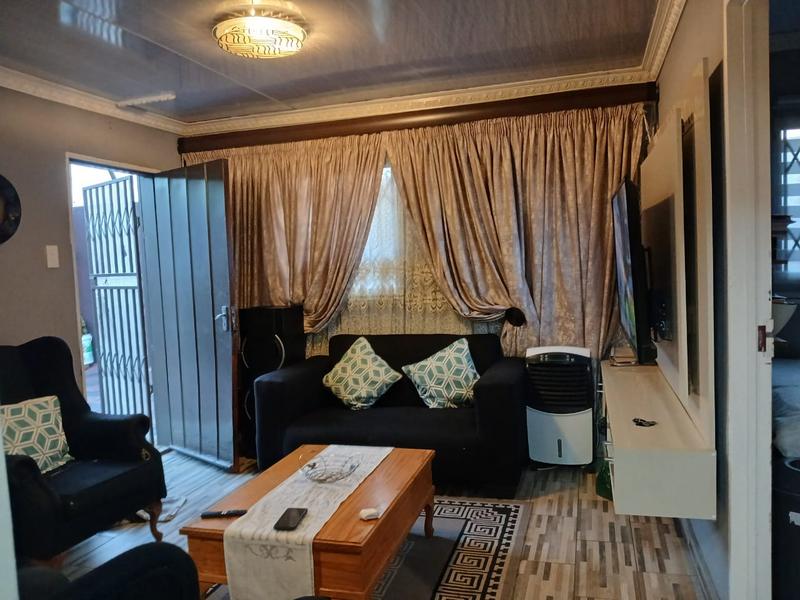 2 Bedroom Property for Sale in Durban Roodepoort Deep Gauteng