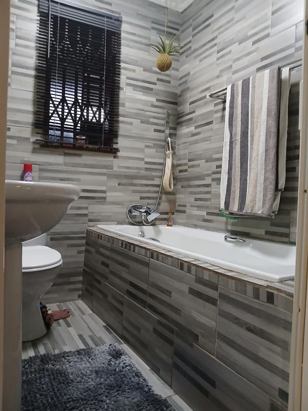2 Bedroom Property for Sale in Durban Roodepoort Deep Gauteng