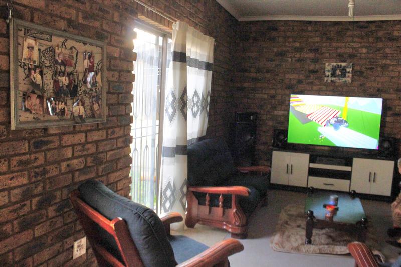 To Let 4 Bedroom Property for Rent in Elspark Gauteng
