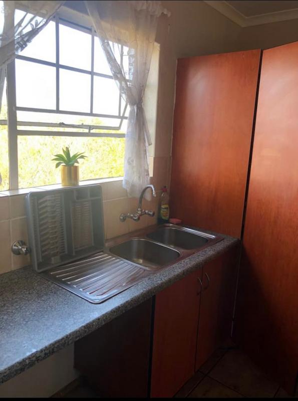 To Let 2 Bedroom Property for Rent in Sonneveld Gauteng