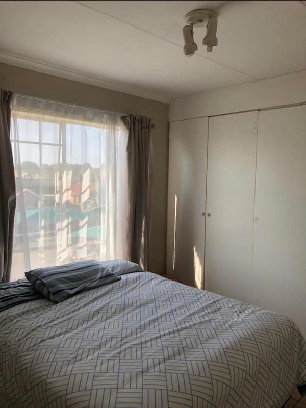 To Let 2 Bedroom Property for Rent in Sonneveld Gauteng