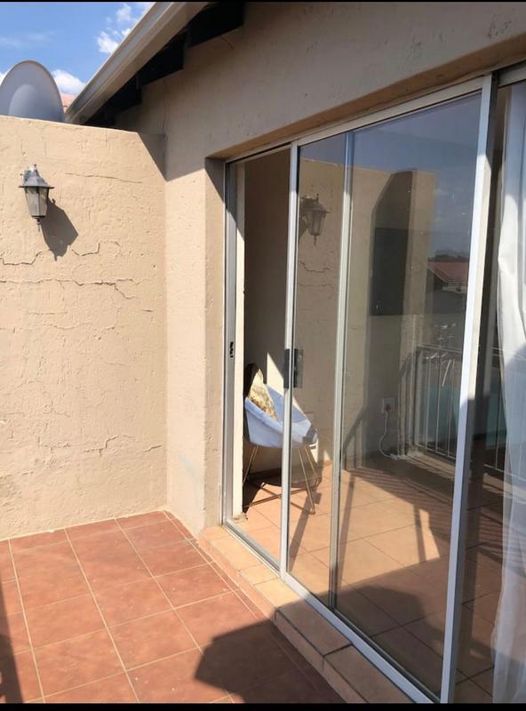 To Let 2 Bedroom Property for Rent in Sonneveld Gauteng