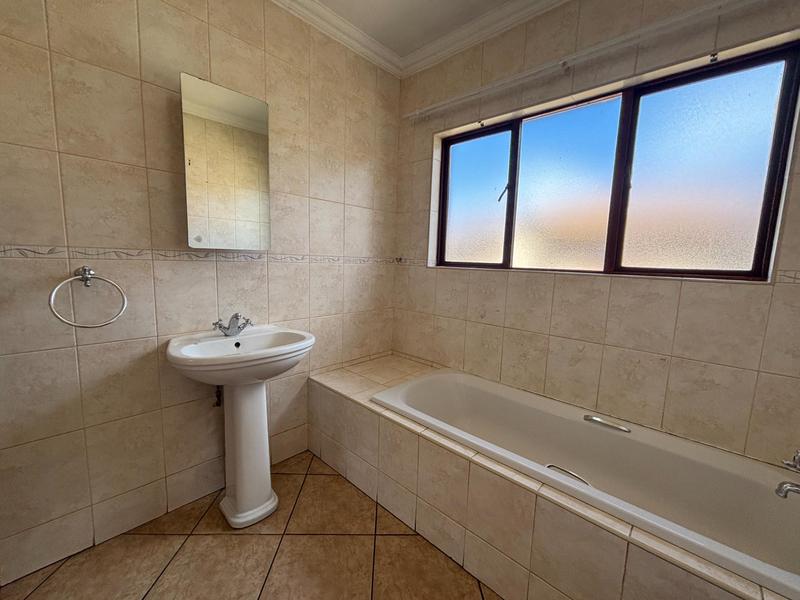 3 Bedroom Property for Sale in Kenleaf Gauteng