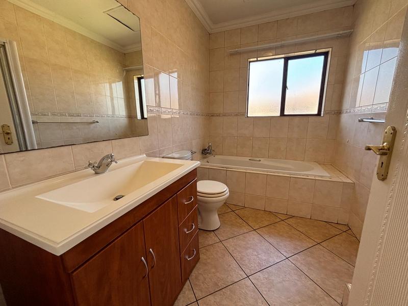 3 Bedroom Property for Sale in Kenleaf Gauteng