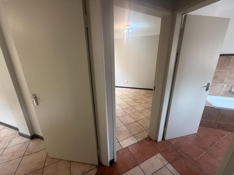 To Let 2 Bedroom Property for Rent in Die Hoewes Gauteng