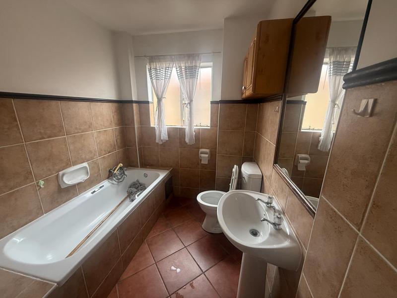To Let 2 Bedroom Property for Rent in Die Hoewes Gauteng