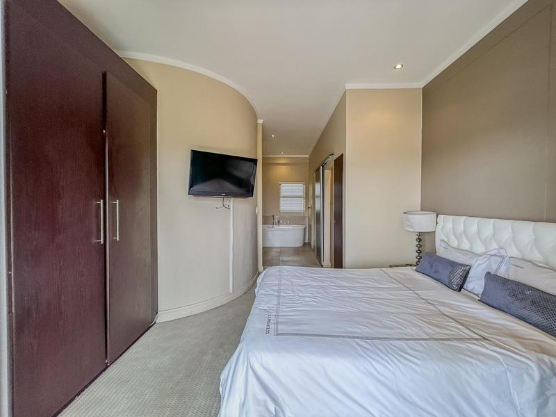 To Let 3 Bedroom Property for Rent in Sandhurst Gauteng