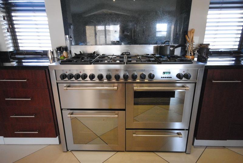To Let 6 Bedroom Property for Rent in Midstream Estate Gauteng