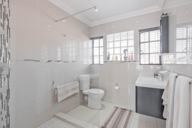 4 Bedroom Property for Sale in Wierdaglen Estate Gauteng