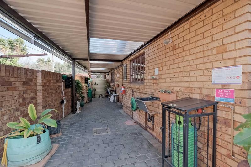 4 Bedroom Property for Sale in Wierdaglen Estate Gauteng