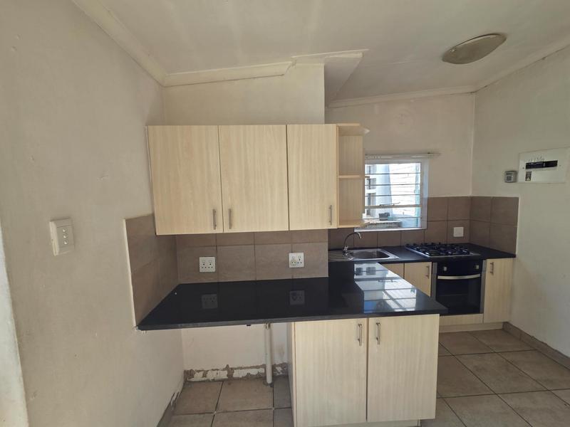 To Let 2 Bedroom Property for Rent in Buccleuch Gauteng