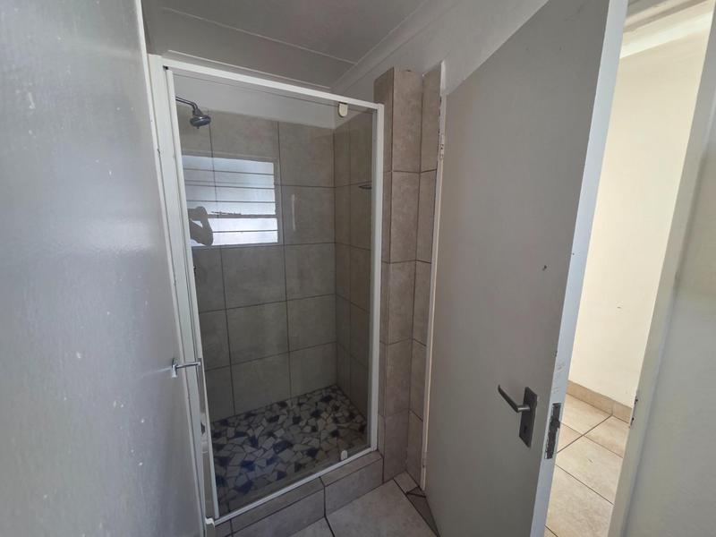 To Let 2 Bedroom Property for Rent in Buccleuch Gauteng