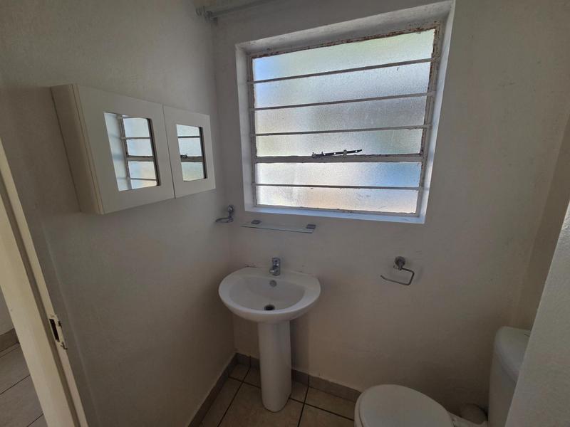 To Let 2 Bedroom Property for Rent in Buccleuch Gauteng