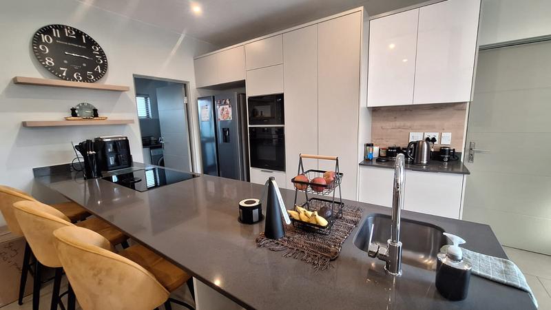 To Let 3 Bedroom Property for Rent in Midstream Estate Gauteng
