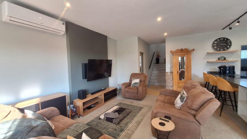 To Let 3 Bedroom Property for Rent in Midstream Estate Gauteng