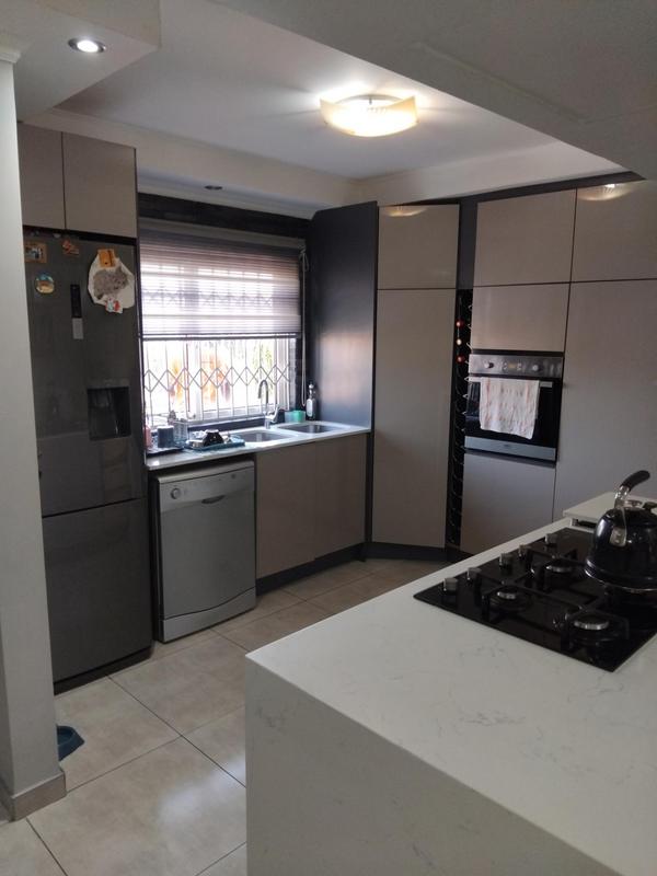 5 Bedroom Property for Sale in Halfway Gardens Gauteng
