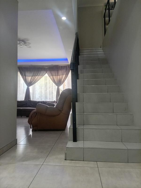 5 Bedroom Property for Sale in Halfway Gardens Gauteng
