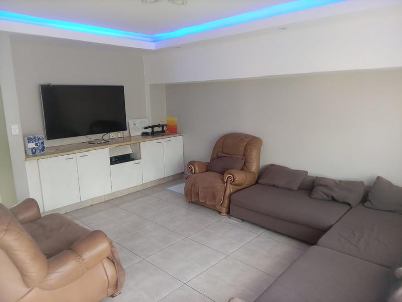 5 Bedroom Property for Sale in Halfway Gardens Gauteng