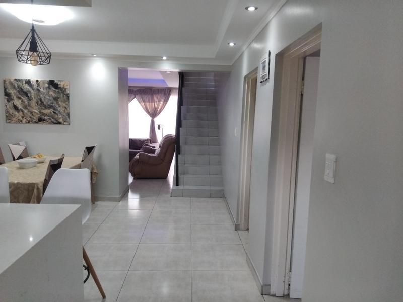 5 Bedroom Property for Sale in Halfway Gardens Gauteng