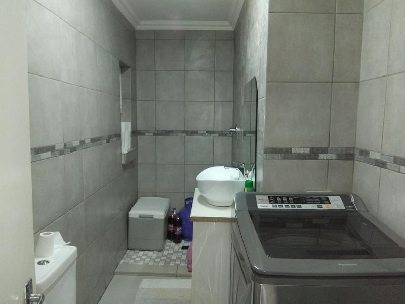 5 Bedroom Property for Sale in Halfway Gardens Gauteng
