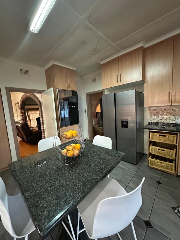 6 Bedroom Property for Sale in Strubenvale Gauteng