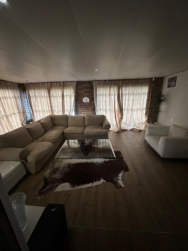6 Bedroom Property for Sale in Strubenvale Gauteng