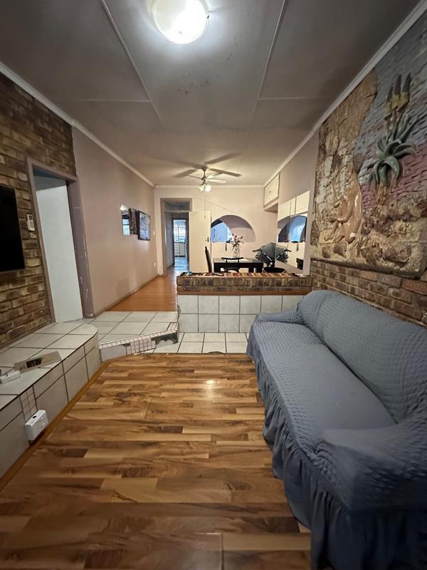 6 Bedroom Property for Sale in Strubenvale Gauteng